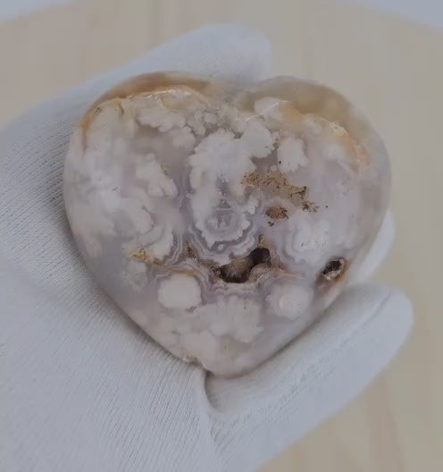 Fower agate heart shaped video